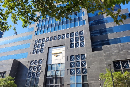 Photo of a Bank of America office tower in Florida