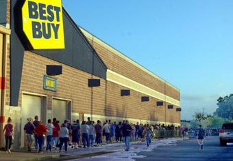 Shoppers in line at Best Buy on Thanksgiving Day