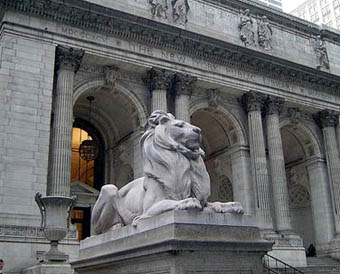 Lion statue in front of library in New York